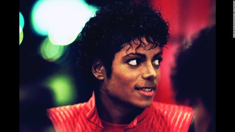 هذا هو مايكل جاكسون.. صور نادرة توثق تصوير أغنية "Thriller" وراء